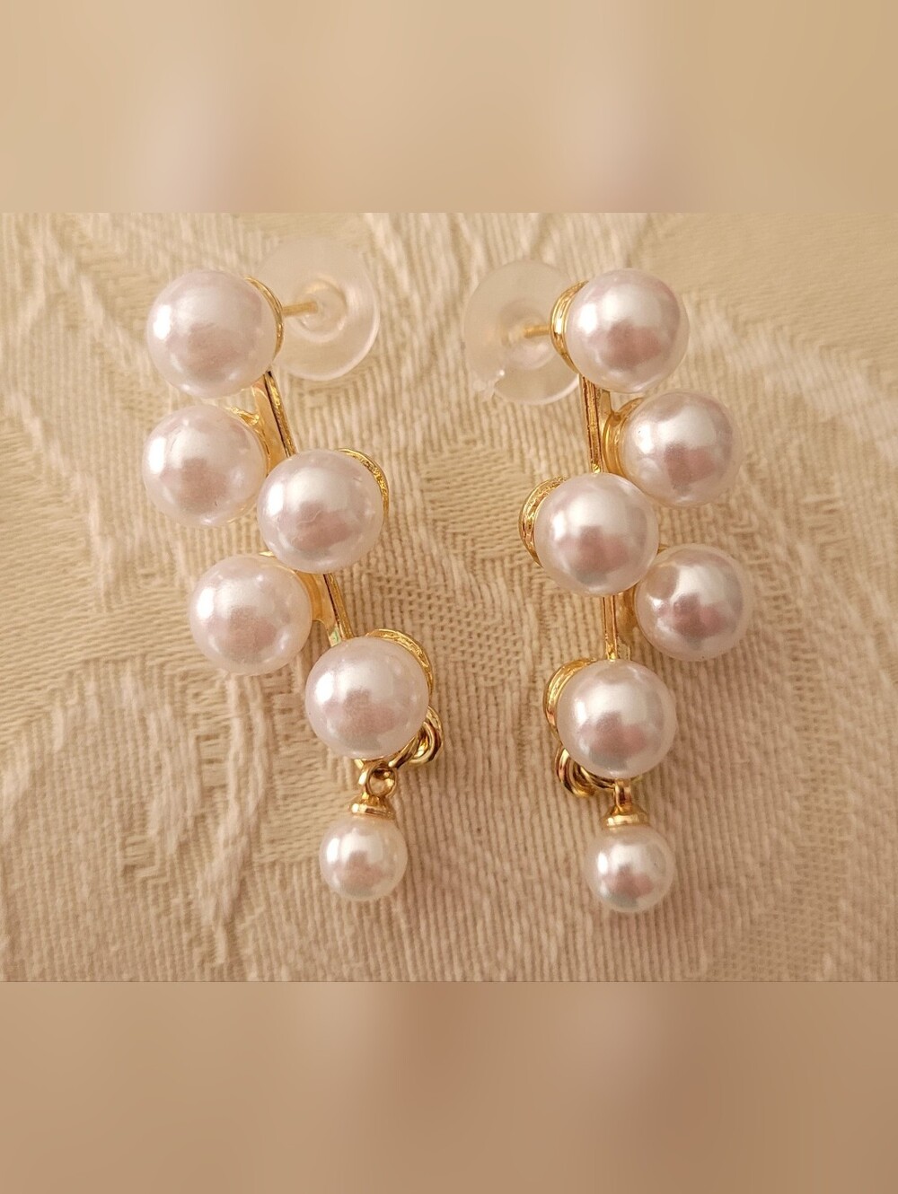 NEW.  Elegant & Cute Faux Pearl Cluster Gold Drop Earrings - White Pearlescent
